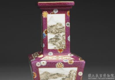 图片[2]-Pair of fang-sheng square vases in yang-ts’ai enamels with incised pattern of flower brocade and landscape décor 1742 (Ch’ien-lung reign)-China Archive